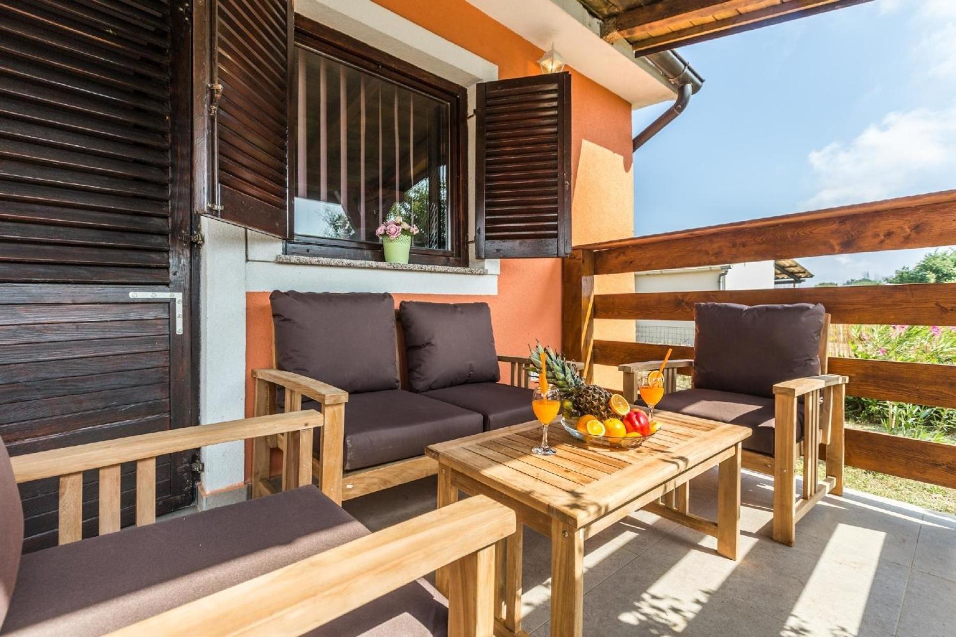 Mit Privatpool Fuer 6 Personen Ca 90 Qm In Pula, Istrien Istrische Riviera *